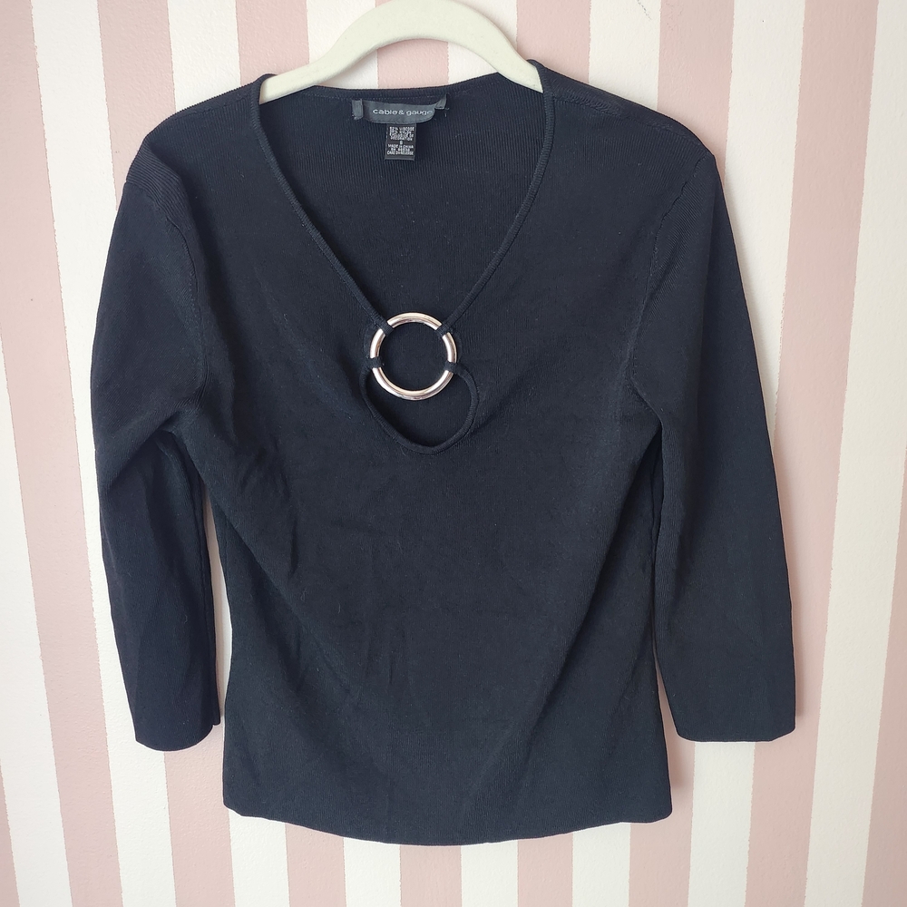 🏷Black V-Neck Top with Ring Detail
